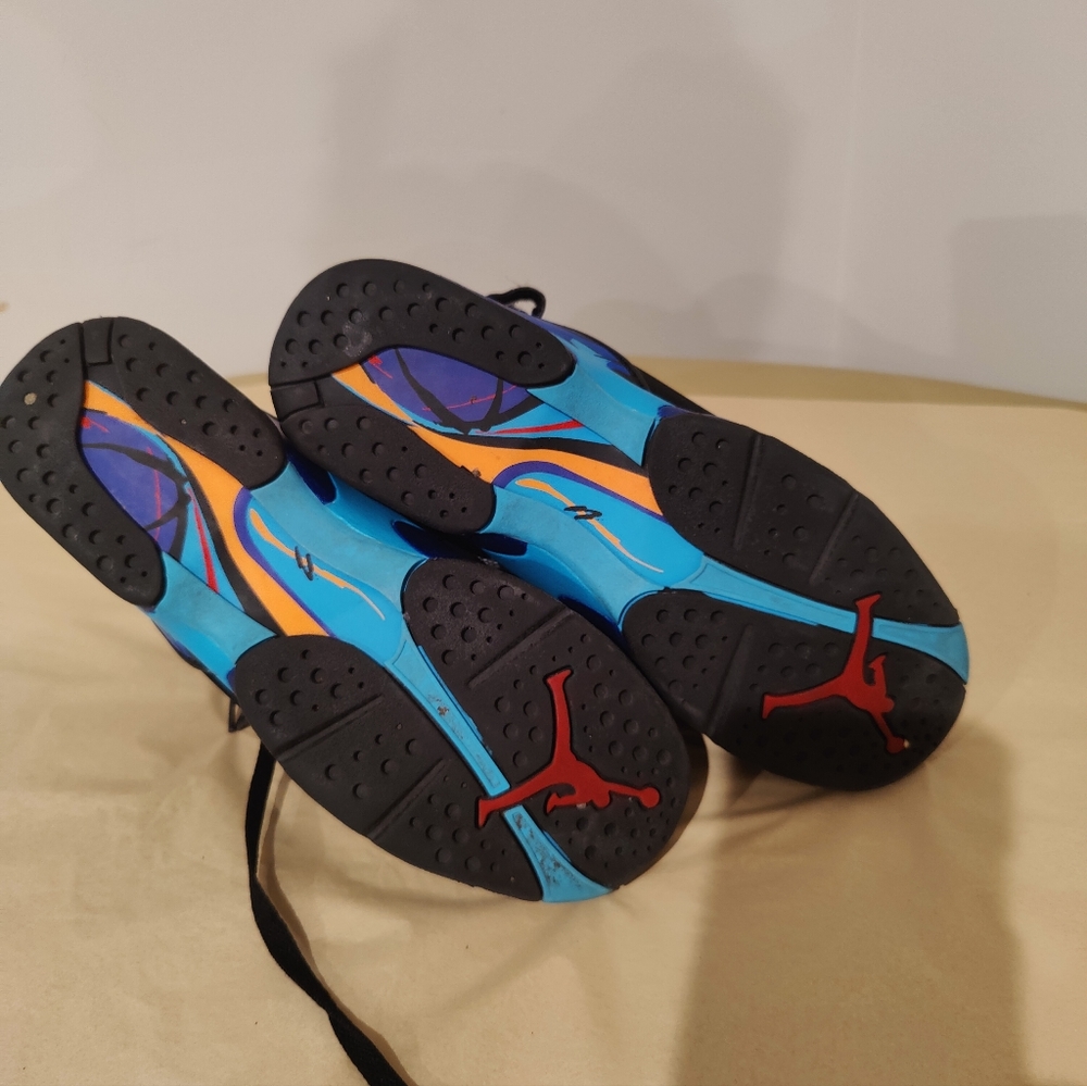 Air Jordans 8 Retro - Picture 4 of 6